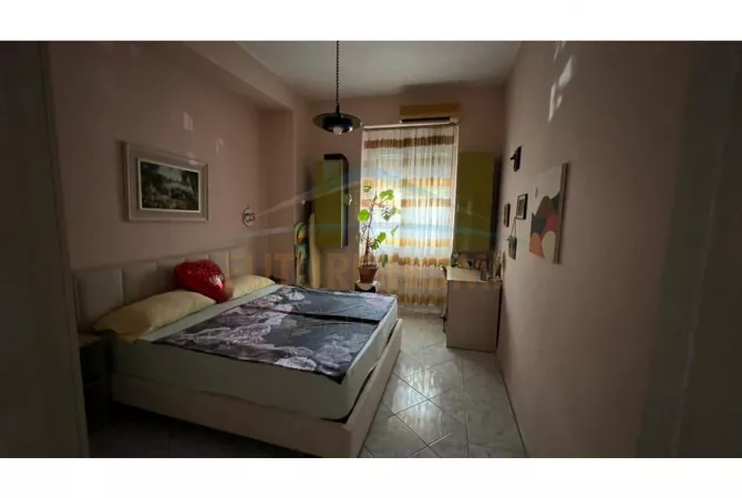 Shtepi me qera Apartament ne Tirane, 2+1, Mobilimi E mobiluar, Pagesa 900  Euro.