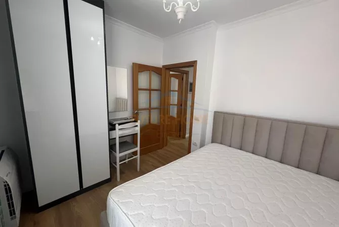 Shtepi me qera Apartament ne Tirane, 3+1, Mobilimi E mobiluar, Pagesa 900  Euro.