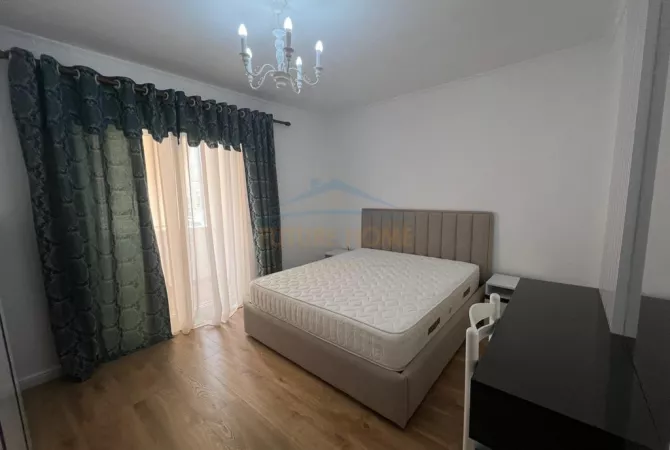 Shtepi me qera Apartament ne Tirane, 3+1, Mobilimi E mobiluar, Pagesa 900  Euro.