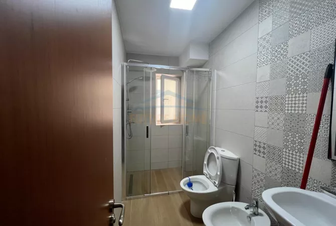 Shtepi me qera Apartament ne Tirane, 3+1, Mobilimi E mobiluar, Pagesa 900  Euro.