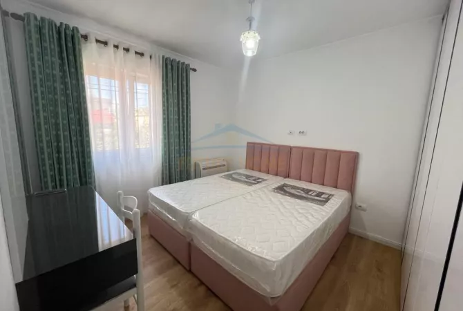 Shtepi me qera Apartament ne Tirane, 3+1, Mobilimi E mobiluar, Pagesa 900  Euro.