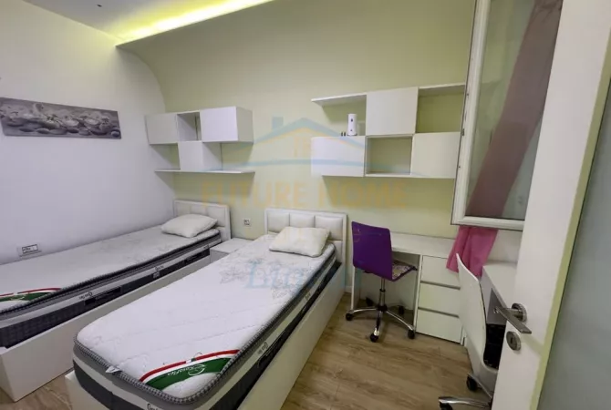 Shtepi me qera Apartament ne Tirane, 2+1, Mobilimi E mobiluar, Pagesa 700  Euro.