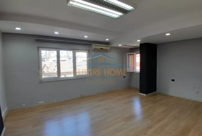 Shtepi me qera 2+1 ne Tirane - 800 Euro
