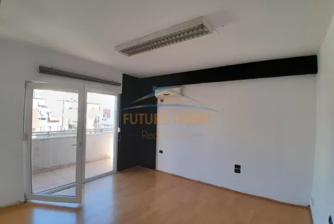 Shtepi me qera 2+1 ne Tirane - 800 Euro