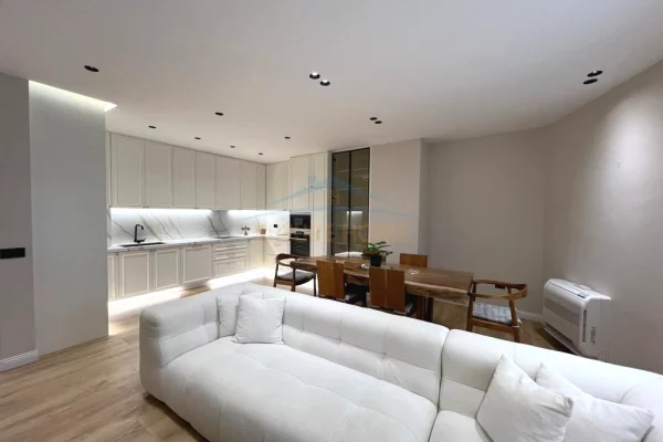 Casa in affitto 2+1 a Tirana - 1,401 Euro