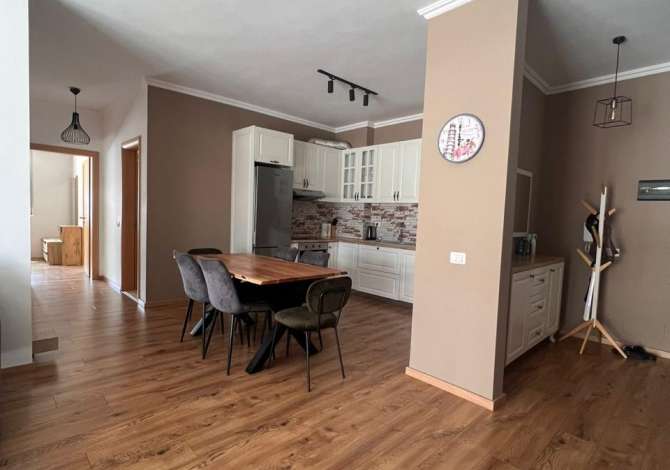 Shtepi me qera 2+1 ne Tirane - 800 Euro