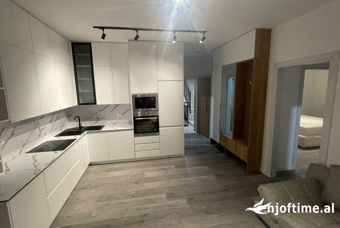 Shtepi me qera 2+1 ne Tirane - 780 Euro