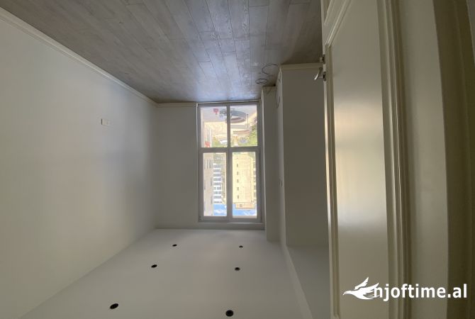 Ambient biznesi me qera 3+1 ne Tirane - 1,000 Euro