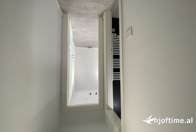Ambient biznesi me qera 3+1 ne Tirane - 1,000 Euro