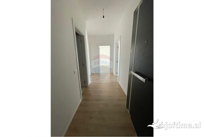 Ambient biznesi me qera 3+1 ne Tirane - 400 Euro