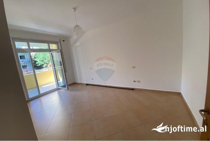 Ofrohet apartament 2+1+2 me qira prane Pavarotit.