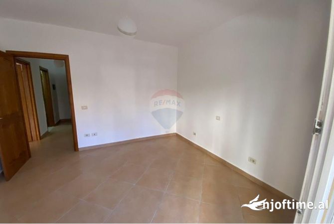 Ambient biznesi me qera 3+1 ne Tirane - 650 Euro