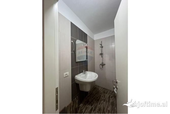 Ambient biznesi me qera 3+1 ne Tirane - 850 Euro