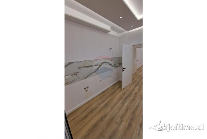 ZYRE PER QIRA RRUGA E DURRESIT 