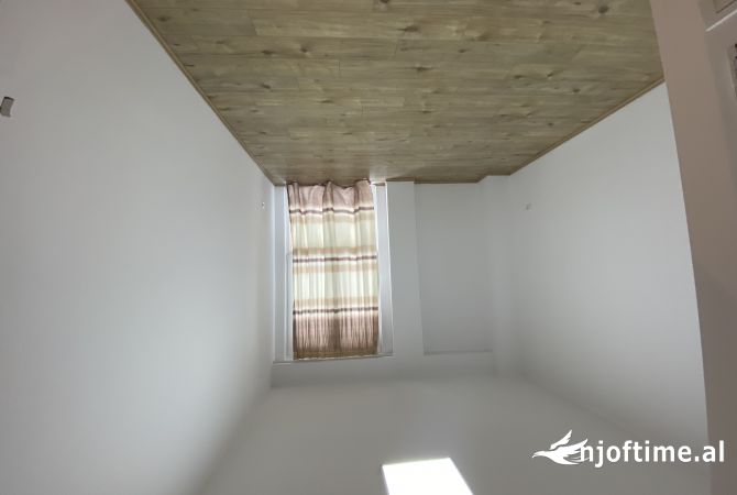 Ambient biznesi me qera 3+1 ne Tirane - 700 Euro