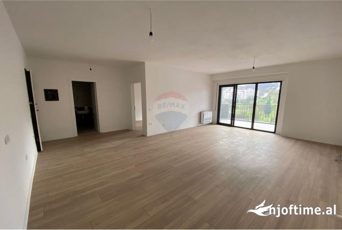 Ambient biznesi me qera 2+1 ne Tirane - 600 Euro