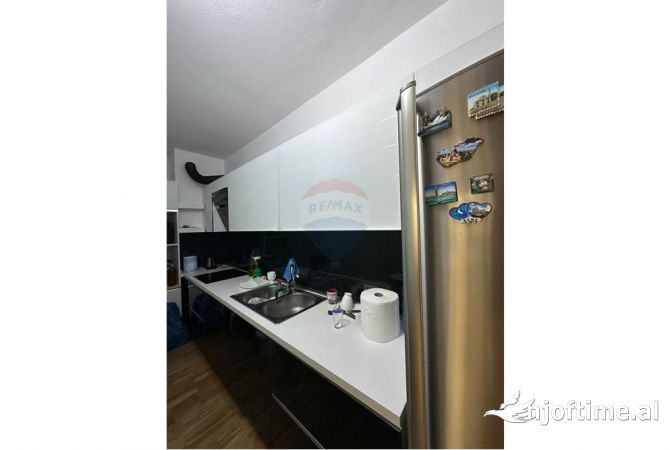 Ambient biznesi me qera 3+1 ne Tirane - 1,200 Euro