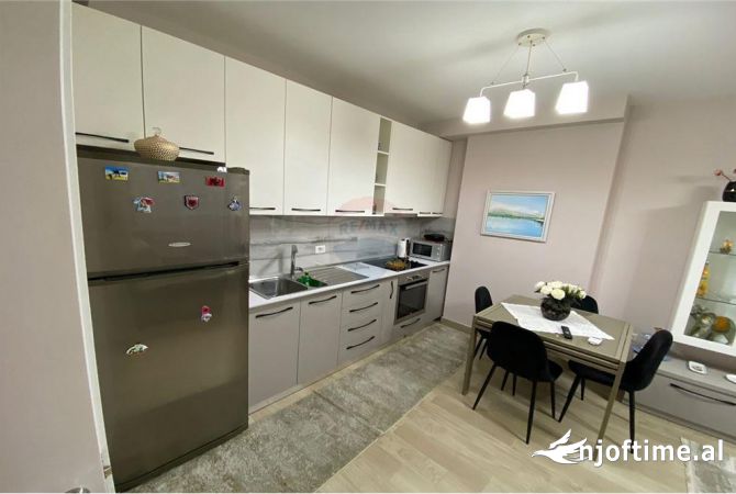 Shtepi me qera Apartament ne Tirane, 2+1, Mobilimi E mobiluar, Pagesa 650  Euro.