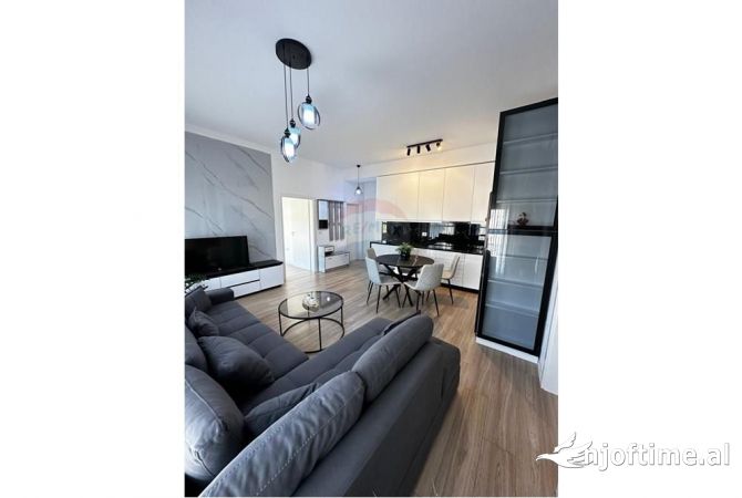 Shtepi me qera Apartament ne Tirane, 2+1, Mobilimi E mobiluar, Pagesa 1,300  Euro.