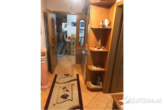 Shtepi ne shitje Apartament ne Tirane, 3+1, Mobilimi E mobiluar, Pagesa 165,000  Euro.