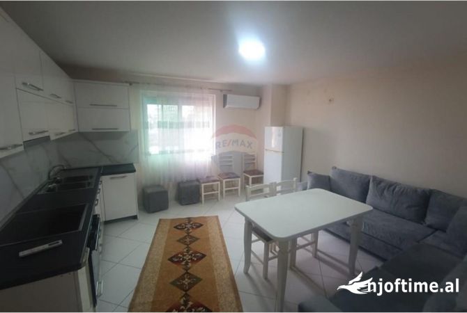 Shtepi me qera Apartament ne Tirane, 2+1, Mobilimi E mobiluar, Pagesa 650  Euro.