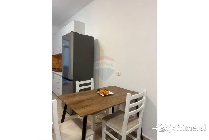 Shtepi me qera 2+1 ne Tirane - 660 Euro