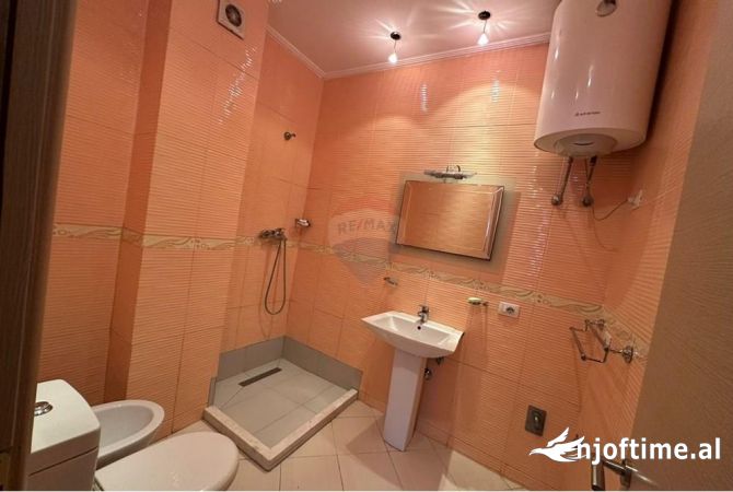 Shtepi me qera Apartament ne Tirane, 2+1, Mobilimi E mobiluar, Pagesa 600  Euro.