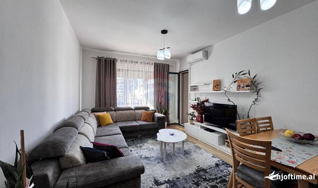 Shtepi ne shitje Apartament ne Tirane, 2+1, Mobilimi E mobiluar, Pagesa 198,000  Euro.