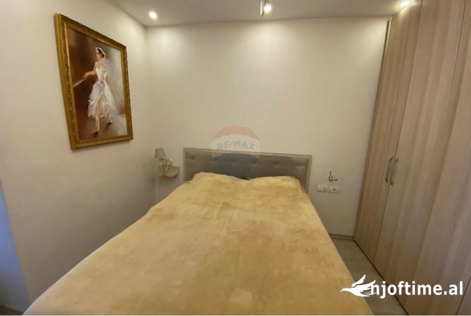 Shtepi ne shitje Apartament ne Tirane, 2+1, Mobilimi E mobiluar, Pagesa 155,000  Euro.