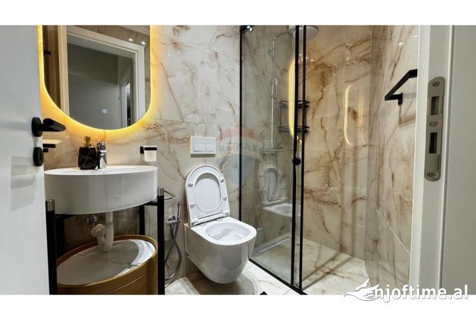 Shtepi me qera Apartament ne Tirane, 3+1, Mobilimi E mobiluar, Pagesa 1,000  Euro.