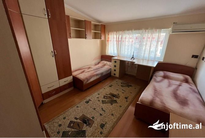 Shtepi me qera Apartament ne Tirane, 2+1, Mobilimi E mobiluar, Pagesa 800  Euro.