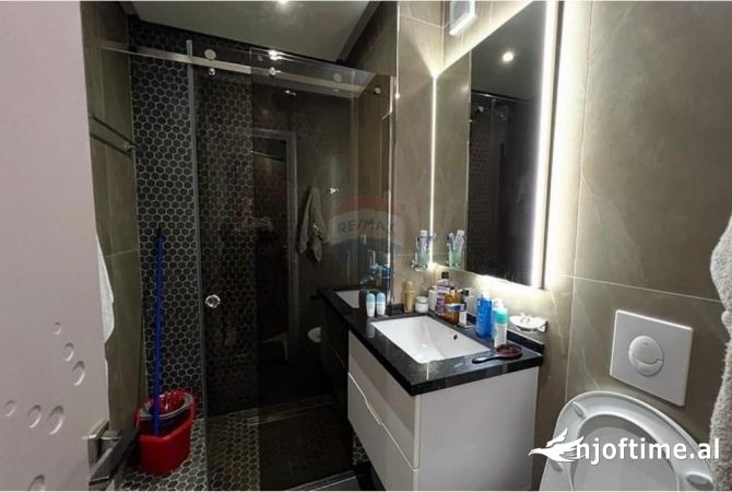 Shtepi me qera 2+1 ne Tirane - 1,000 Euro