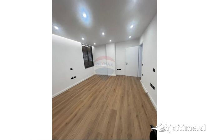 Ambient biznesi me qera 3+1 ne Tirane - 450 Euro