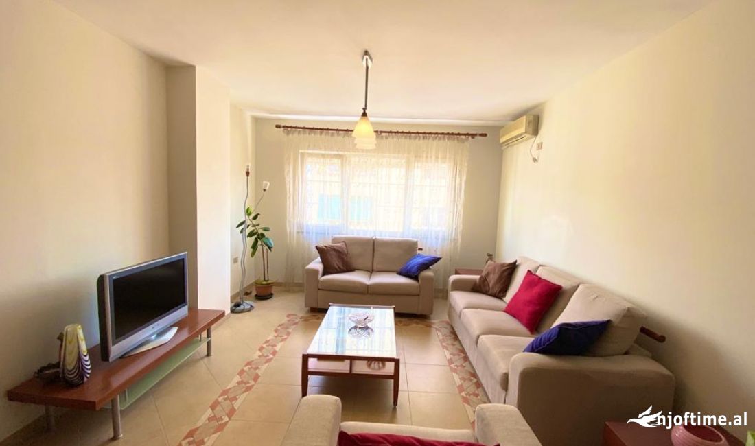 Shtepi me qera Apartament ne Tirane, 2+1, Mobilimi E mobiluar, Pagesa 650  Euro.