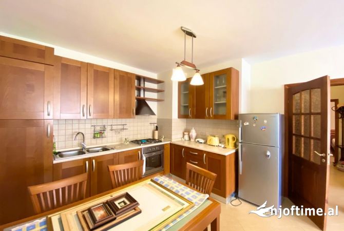 Shtepi me qera Apartament ne Tirane, 2+1, Mobilimi E mobiluar, Pagesa 650  Euro.