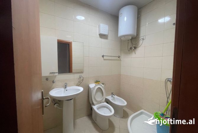 Ambient biznesi me qera 3+1 ne Tirane - 400 Euro