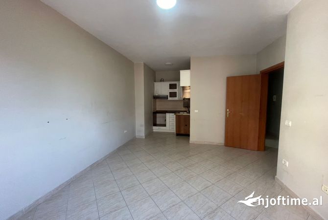 Ambient biznesi me qera 3+1 ne Tirane - 400 Euro