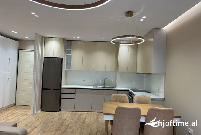Shtepi me qera 2+1 ne Tirane - 1,200 Euro