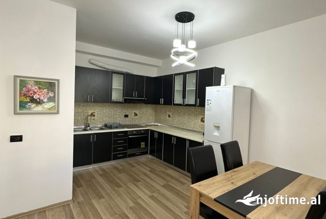 Shtepi me qera Apartament ne Tirane, 2+1, Mobilimi E mobiluar, Pagesa 750  Euro.