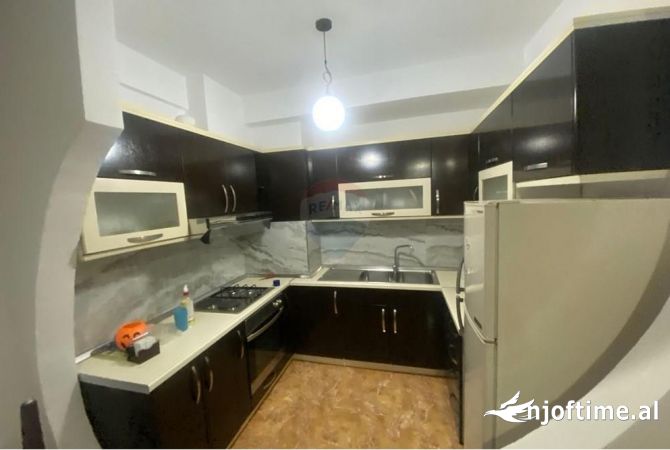 Shtepi me qera 2+1 ne Tirane - 400 Euro