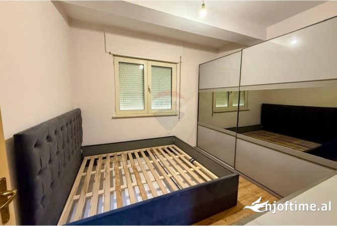Shtepi me qera Apartament ne Tirane, 2+1, Mobilimi E mobiluar, Pagesa 750  Euro.