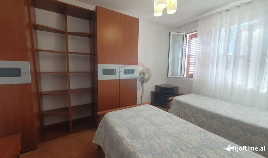 Shtepi me qera Apartament ne Tirane, 3+1, Mobilimi E mobiluar, Pagesa 550  Euro.