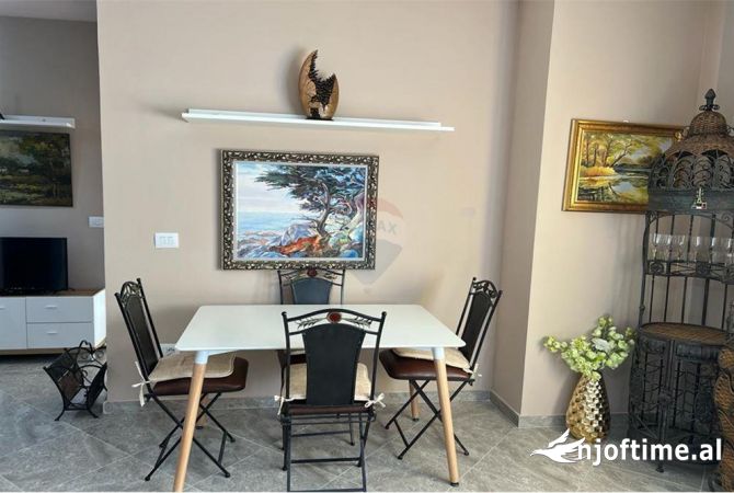 Shtepi ne shitje Apartament ne Tirane, 2+1, Mobilimi E mobiluar, Pagesa 175,000  Euro.