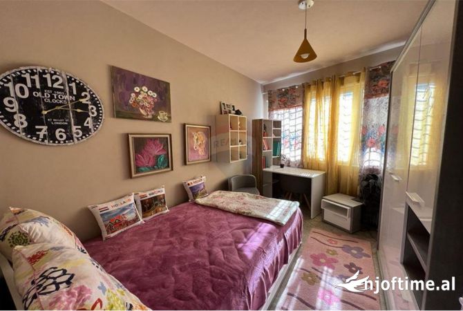 Shtepi ne shitje Apartament ne Tirane, 2+1, Mobilimi E mobiluar, Pagesa 175,000  Euro.