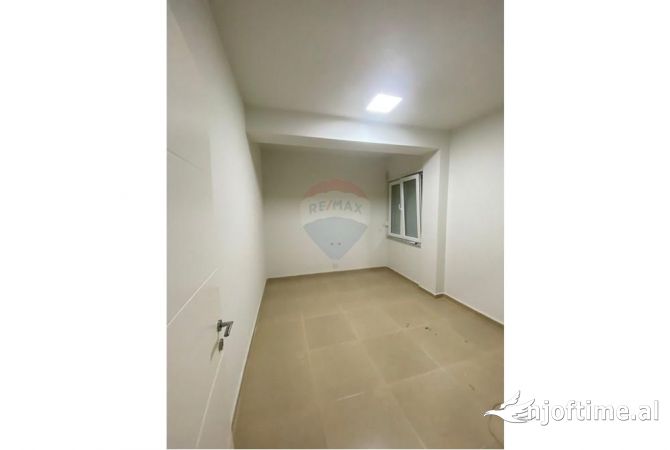 Ambient biznesi me qera 3+1 ne Tirane - 900 Euro