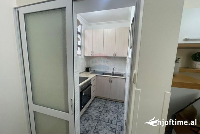 Shtepi me qera Apartament ne Tirane, 2+1, Mobilimi E mobiluar, Pagesa 650  Euro.