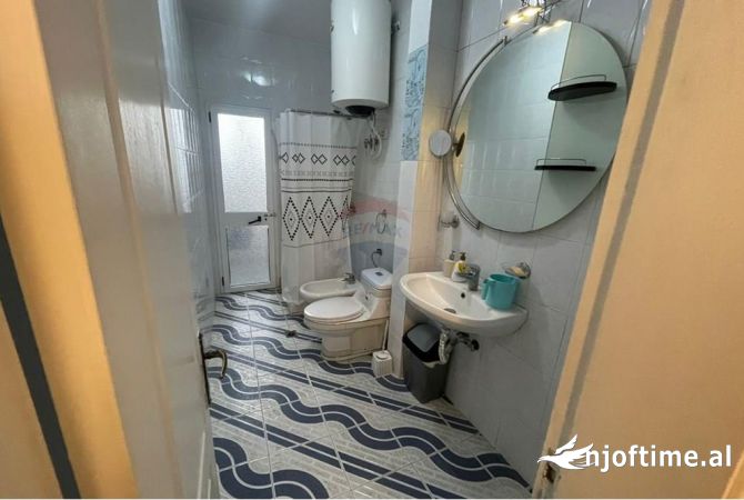 Shtepi me qera Apartament ne Tirane, 2+1, Mobilimi E mobiluar, Pagesa 650  Euro.
