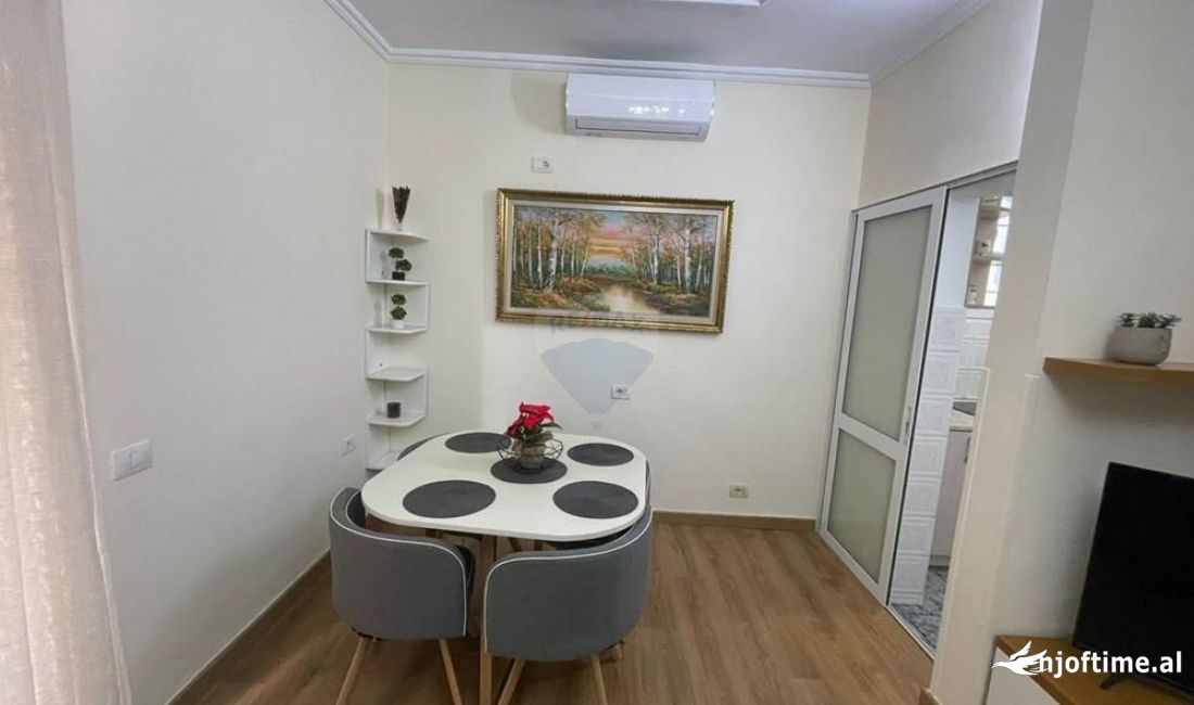 Shtepi me qera Apartament ne Tirane, 2+1, Mobilimi E mobiluar, Pagesa 650  Euro.
