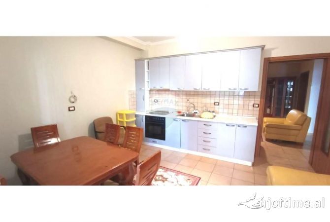 Shtepi me qera Apartament ne Tirane, 2+1, Mobilimi E mobiluar, Pagesa 550  Euro.
