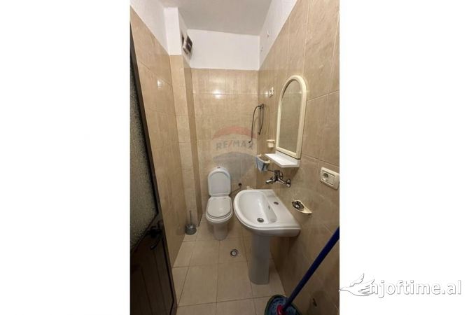 Shtepi me qera Apartament ne Tirane, 2+1, Mobilimi E mobiluar, Pagesa 60,000  Leke.